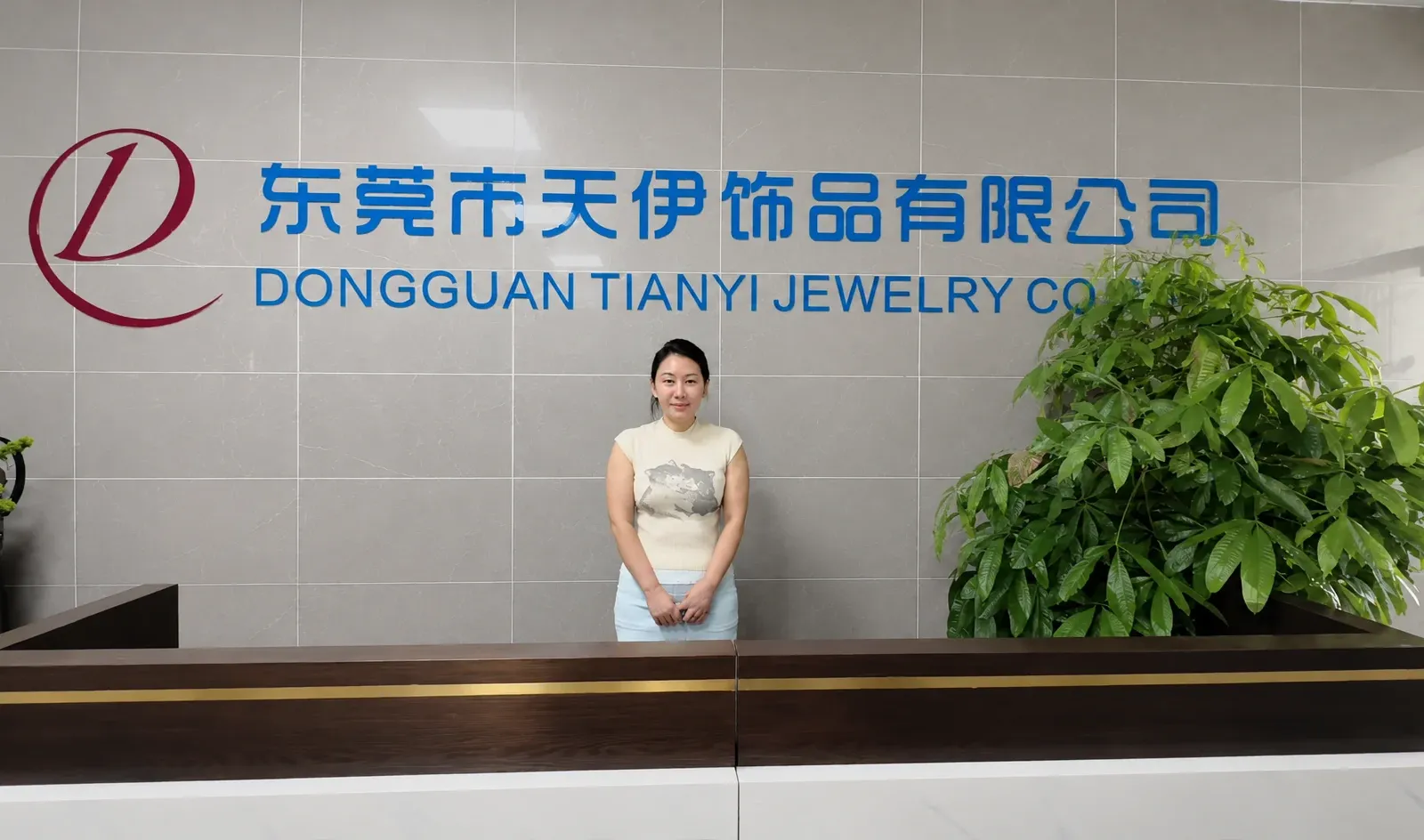 Real jewelry factory evidence covering reception, CAD development, production stages and finished assembly references