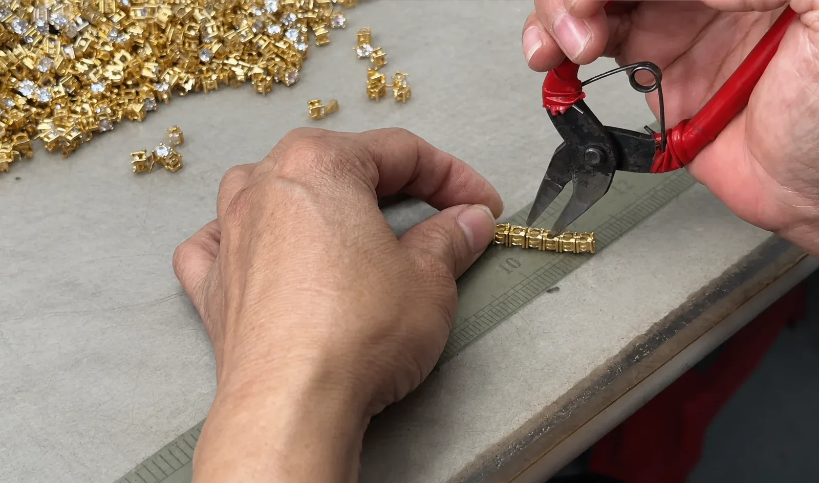 Chain length cutting during final assembly