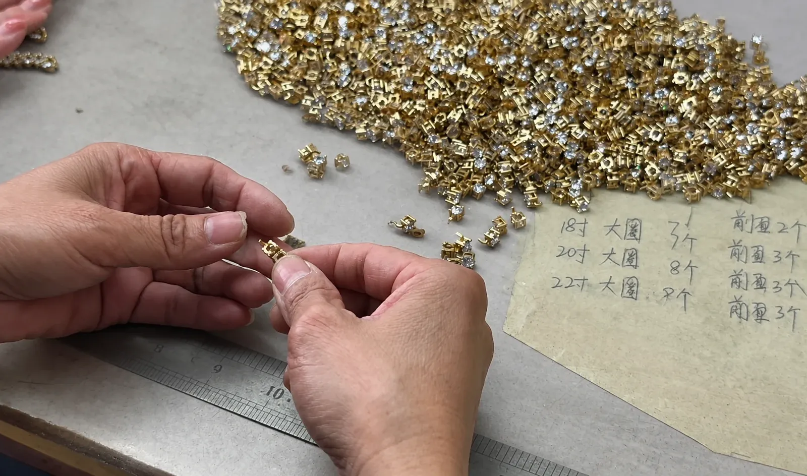 Jewelry assembly and stone chain sorting