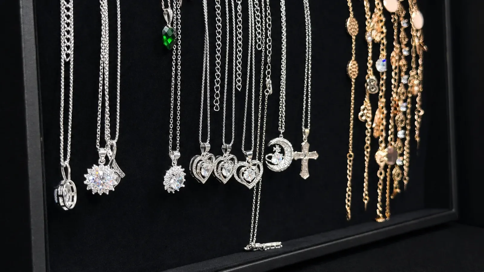 Custom jewelry project brief with sample jewelry, material references, packaging and blank specification sheets